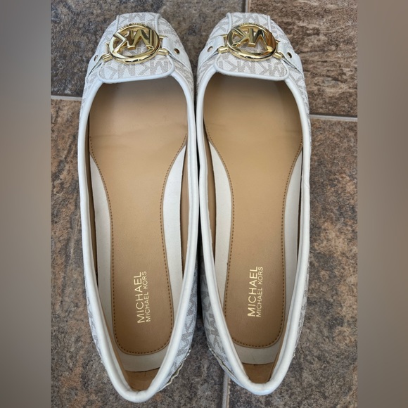 Michael Kors MK Vanilla Logo Flats- Women’s Size 9.5M - Picture 2 of 6